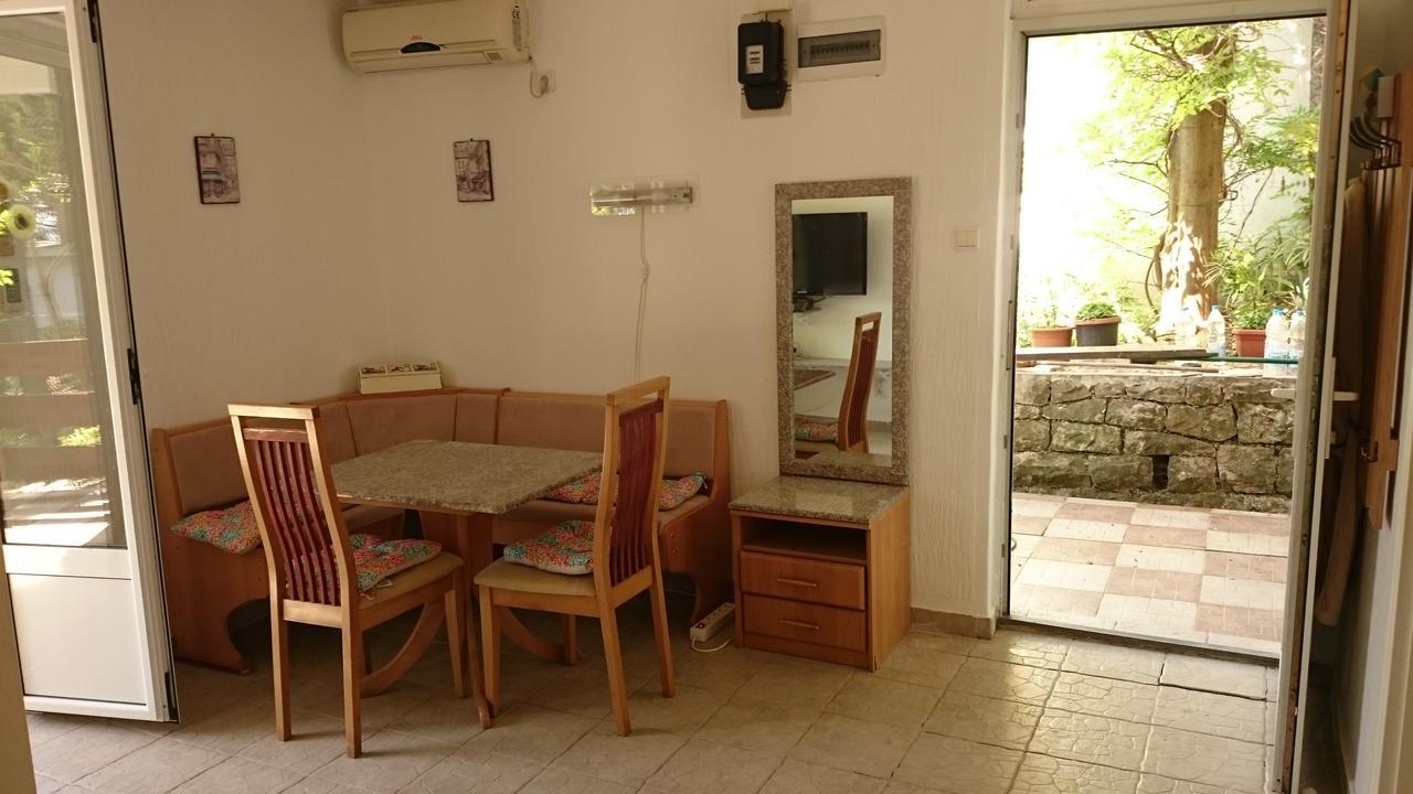 Bg Apartman Sutomore Exterior photo