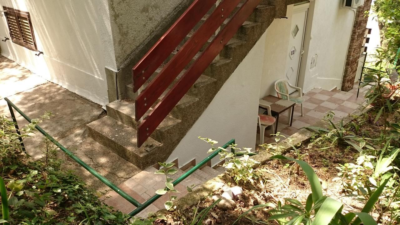 Bg Apartman Sutomore Exterior photo